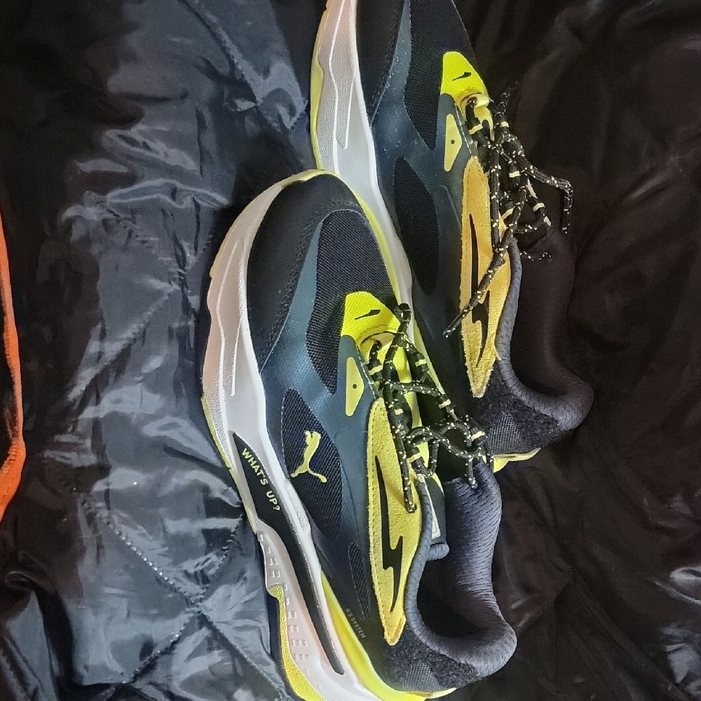 Puma Dynamic Black and Yellow Sneakers
